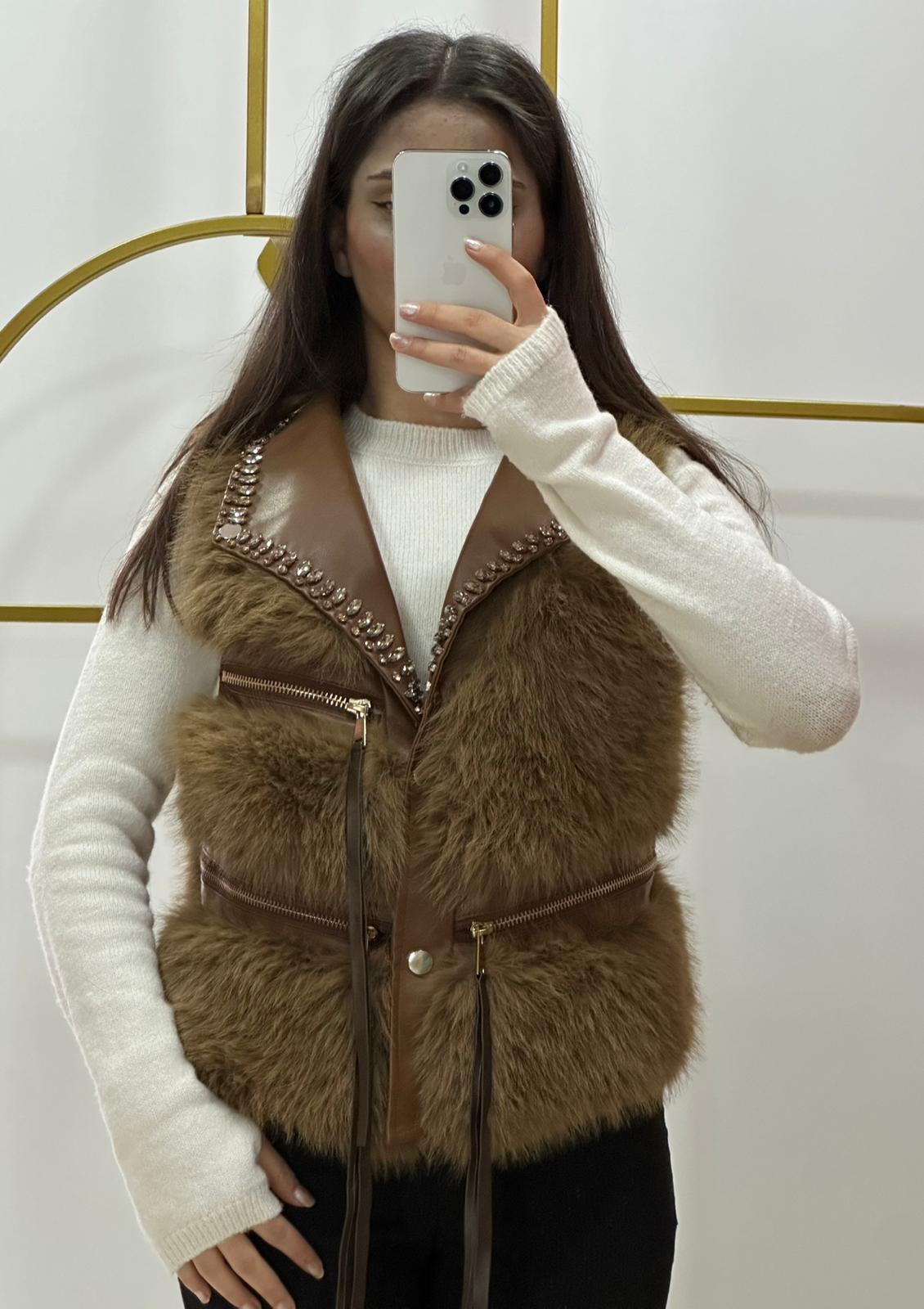 FERMUAR DETAYLI TAŞLI KÜRK CEKET TABA